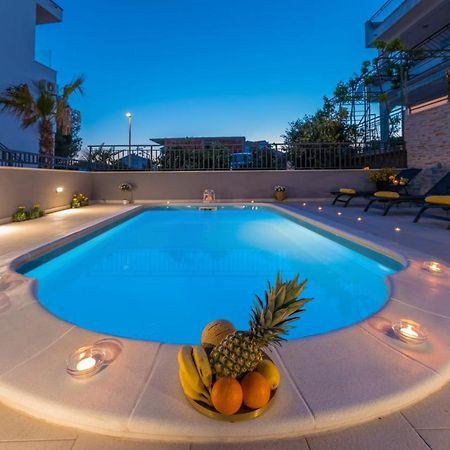 Villa Seaview With Pool - Apartment Yellow تروغير المظهر الخارجي الصورة