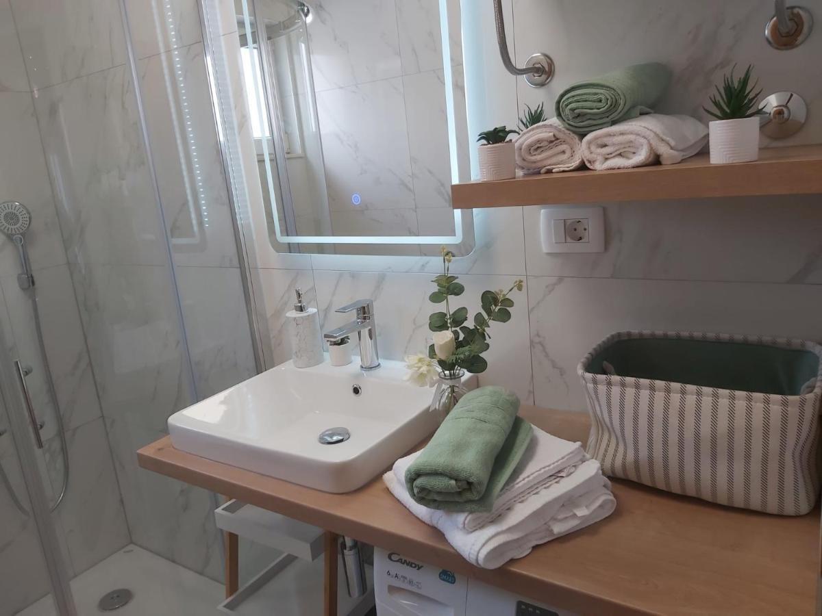 Villa Seaview With Pool - Apartment Yellow تروغير المظهر الخارجي الصورة