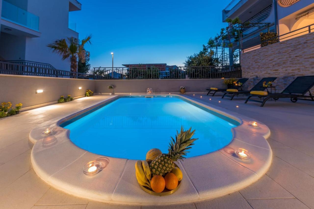 Villa Seaview With Pool - Apartment Yellow تروغير المظهر الخارجي الصورة