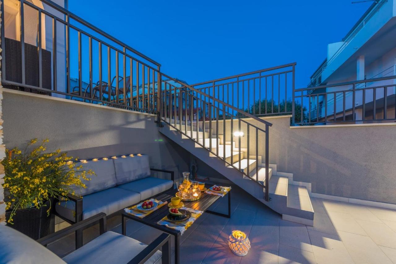 Villa Seaview With Pool - Apartment Yellow تروغير المظهر الخارجي الصورة