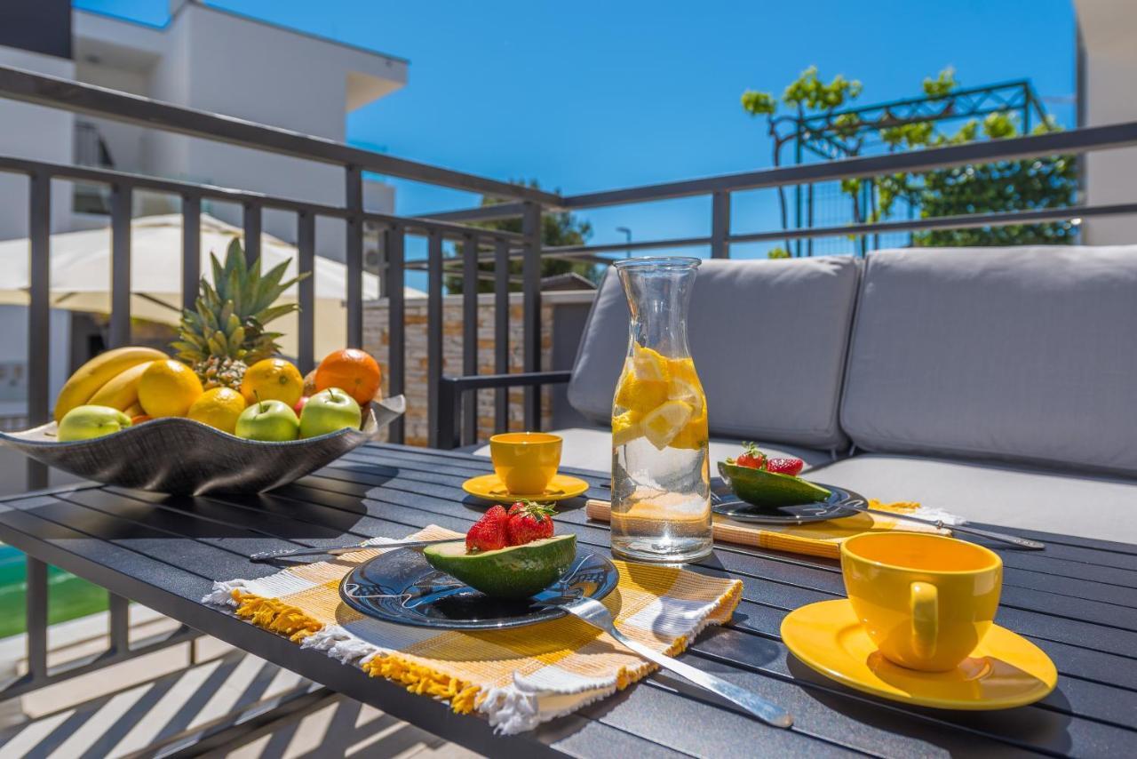 Villa Seaview With Pool - Apartment Yellow تروغير المظهر الخارجي الصورة