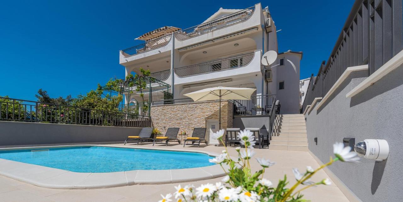 Villa Seaview With Pool - Apartment Yellow تروغير المظهر الخارجي الصورة